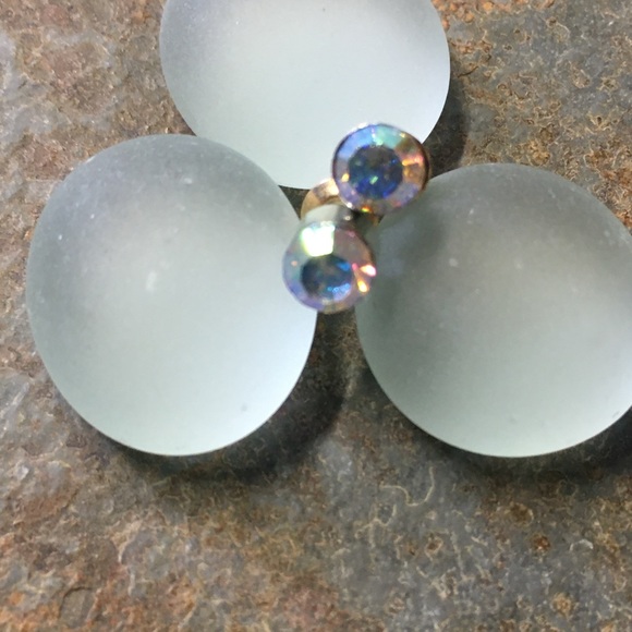 🎈Sale 🎈2 for $10 NWOT summer crystal look gold (color) post earrings - Picture 4 of 6